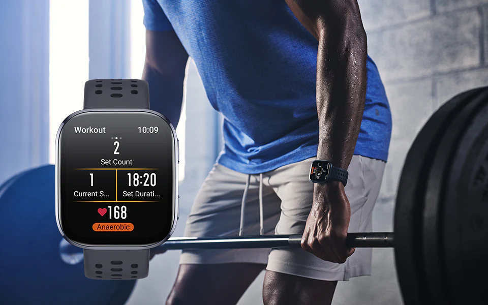 Mężczyzna trenujący na siłowni w nowoczesnym smartwatchu, jakim jest funkcjonalny zegarek męski amazfit