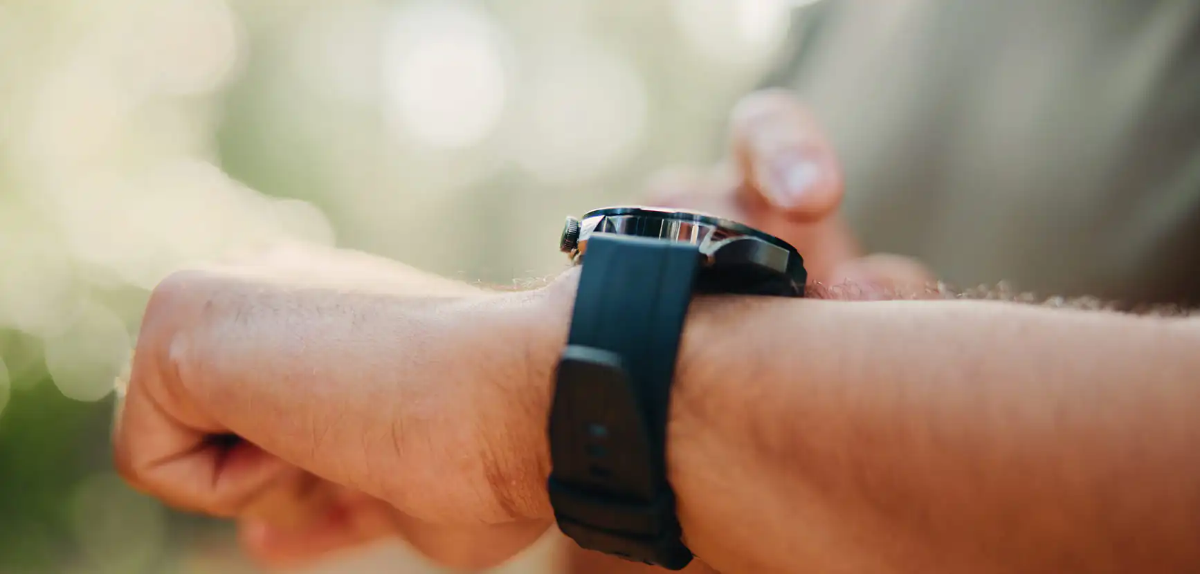 Pasek silikonowy do smartwatch 20 mm na nadgarstku użytkownika