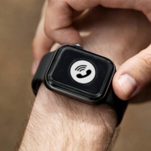 Karta SIM do smartwatcha: jaka będzie potrzebna, ile kosztuje i czy można wyrobić dodatkową?