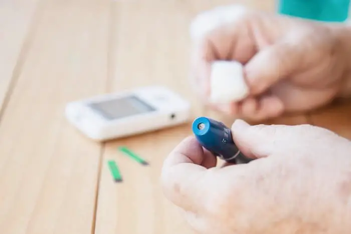 smartwatch z monitorowaniem poziomu cukru