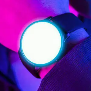 Smartwatch z latarką – które niedrogie zegarki mają taką funkcję?